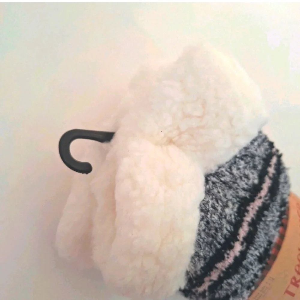 Treehouse Knits Sherpa Lined Slipper Socks NWT Gray Pink White Snowflake Heart